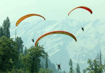 Book Affordable Taxi & Tempo Traveller in Manali
